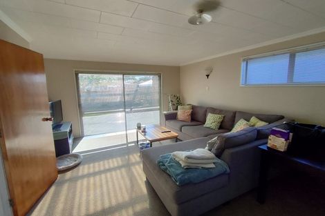 Photo of property in 9 Hoyle Place, New Plymouth, 4310