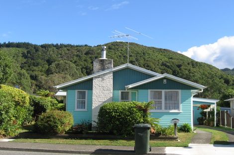 Photo of property in 75 Holdsworth Avenue, Trentham, Upper Hutt, 5018