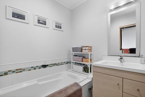 Photo of property in 2/164 Nile Road, Milford, Auckland, 0620
