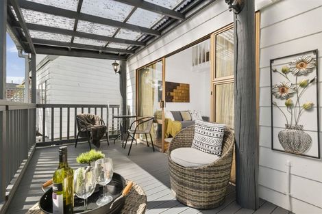 Photo of property in 2/1 Mulberry Place, Glenfield, Auckland, 0629