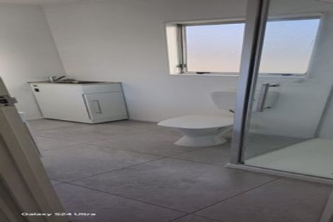 Photo of property in 30 Tupaki Place, Pakuranga Heights, Auckland, 2010