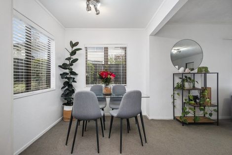 Photo of property in 2/6 Gosford Drive, Botany Downs, Auckland, 2010