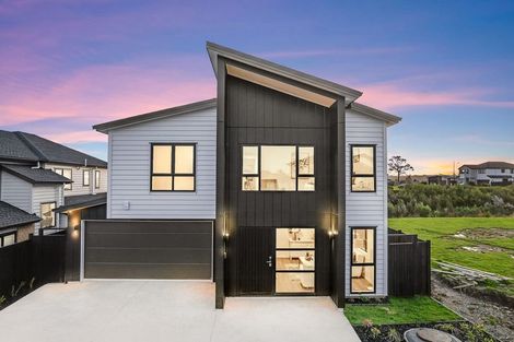 Photo of property in 11 Seagreen Avenue, Rosehill, Papakura, 2113