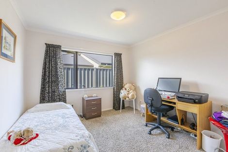 Photo of property in 76 Orotu Drive, Poraiti, Napier, 4112