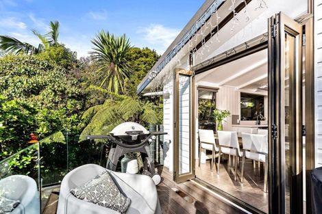 Photo of property in 2/12 Westbourne Road, Murrays Bay, Auckland, 0630