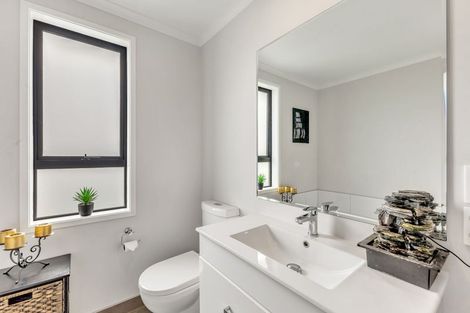 Photo of property in 90 Banks Street, Marfell, New Plymouth, 4310