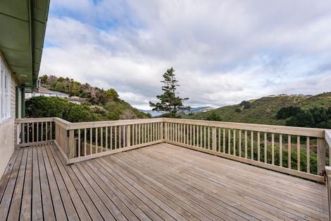 Photo of property in 20 Miles Crescent, Newlands, Wellington, 6037