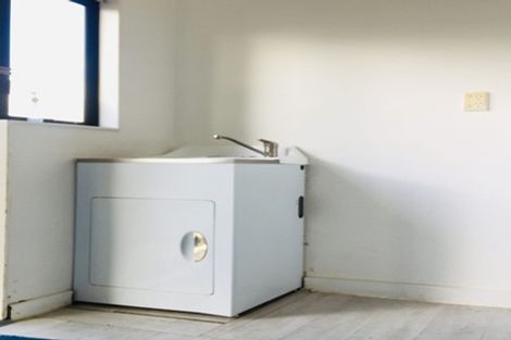 Photo of property in 2/24 Trentham Road, Papakura, 2110