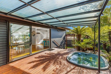 Photo of property in 33 Taipari Road, Te Atatu Peninsula, Auckland, 0610