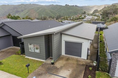 Photo of property in 7 Thornbury Lane, Timberlea, Upper Hutt, 5018