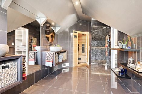 Photo of property in 147 Seatoun Heights Road, Miramar, Wellington, 6022