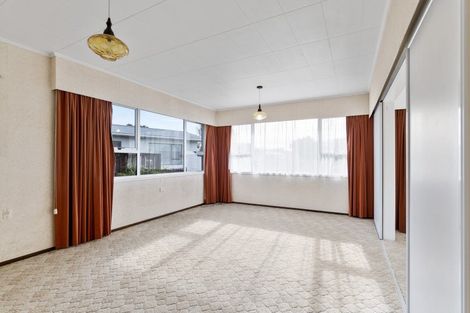 Photo of property in 8 Warren Place, Frankleigh Park, New Plymouth, 4310