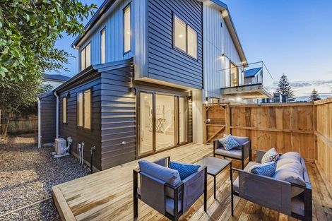 Photo of property in 3c Dawnhaven Drive, Te Atatu Peninsula, Auckland, 0610