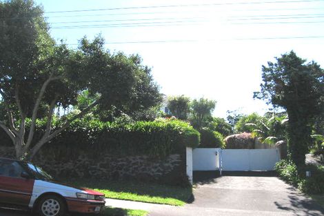 Photo of property in 12 Tiri Road, Milford, Auckland, 0620