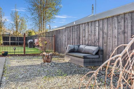 Photo of property in 8 Stonebridge Lane, Oxford, 7430