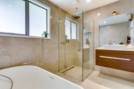 Photo of property in 62a Straven Road, Fendalton, Christchurch, 8014