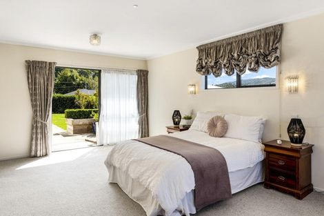 Photo of property in 4 Sunstone Crescent, Brown Owl, Upper Hutt, 5018