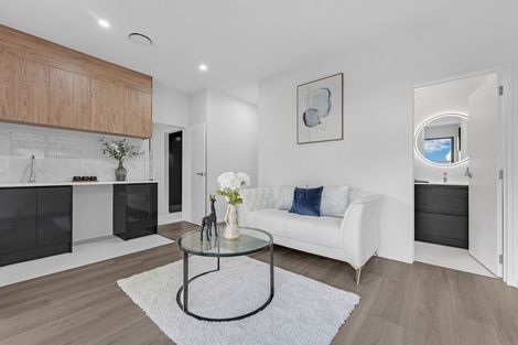 Photo of property in 11 Seagreen Avenue, Rosehill, Papakura, 2113