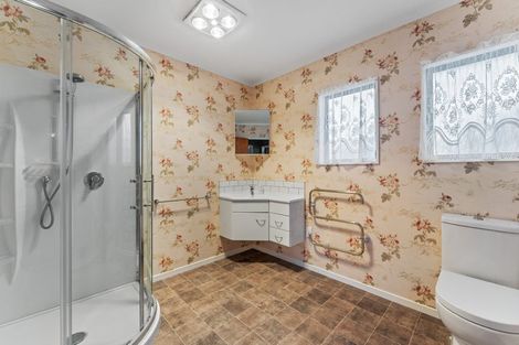 Photo of property in 16 Warwick Place, Springvale, Whanganui, 4501