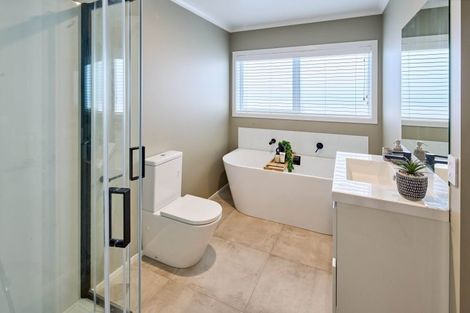 Photo of property in 5 Rotoiti Place, Paraparaumu, 5032