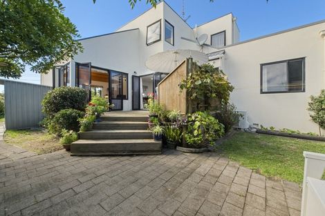 Photo of property in 28 Oceanbeach Road, Mount Maunganui, 3116