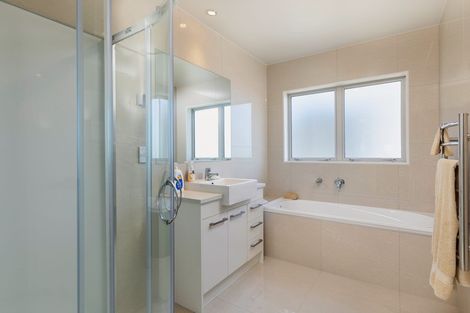 Photo of property in 6 Papahou Lane, Papatoetoe, Auckland, 2025