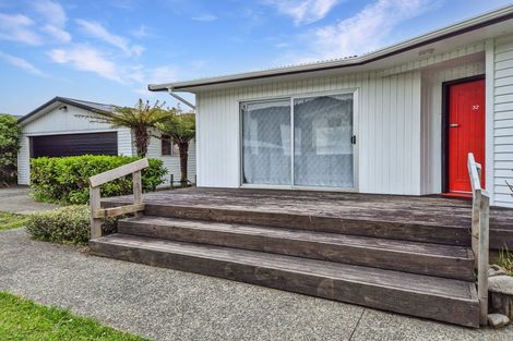 Photo of property in 32 Matthews Road, Wainuiomata, Lower Hutt, 5014