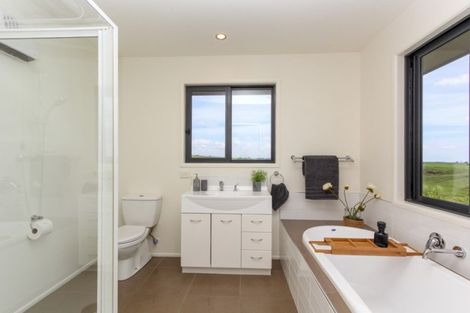 Photo of property in 790 Otaraoa Road, Tikorangi, Waitara, 4383