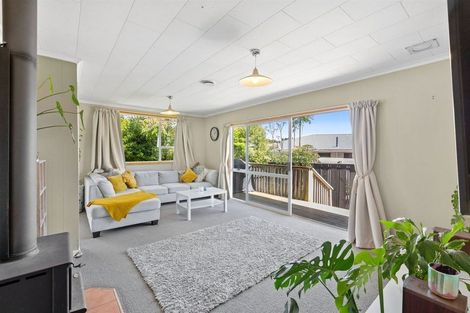 Photo of property in 42 Cumberland Street, Merrilands, New Plymouth, 4312