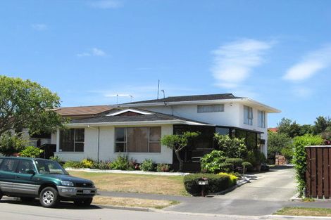 Photo of property in 2 Woodstock Place, Russley, Christchurch, 8042