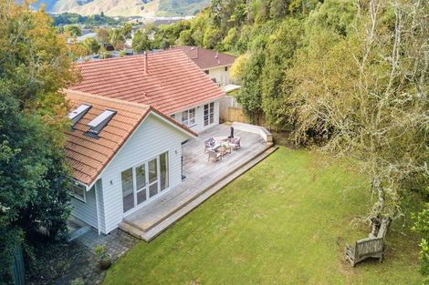 Photo of property in 8 Saint Annes Square, Tawa, Wellington, 5028