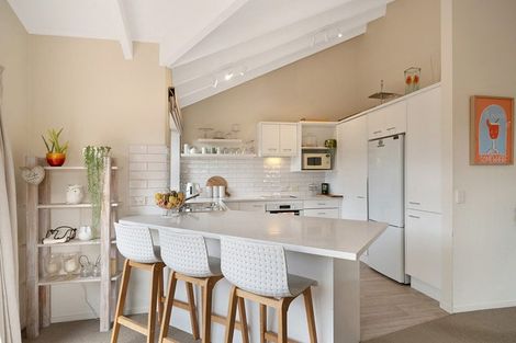 Photo of property in 6 Graven Court, Henderson, Auckland, 0612