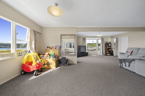 Photo of property in 7 Gloaming Hill, Titahi Bay, Porirua, 5022