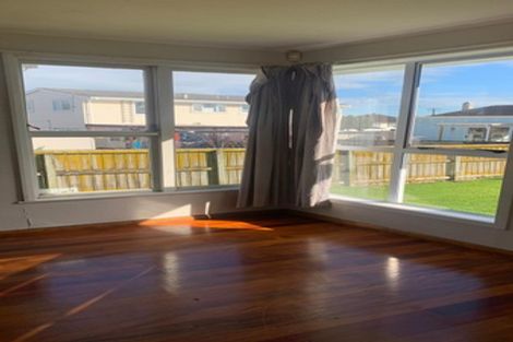 Photo of property in 64 Arimu Road, Papakura, 2110