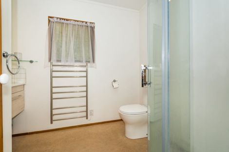 Photo of property in 2/2 Danbury Drive, Torbay, Auckland, 0630