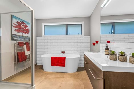 Photo of property in 102 Kupe Drive, Whitianga, 3510