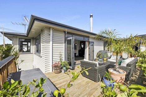 Photo of property in 10 Bulteel Street, New Plymouth, 4310