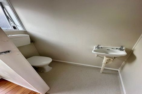 Photo of property in 1/33 Castor Bay Road, Castor Bay, Auckland, 0620