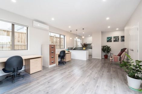 Photo of property in 6a St Catherine Crescent, West Harbour, Auckland, 0618