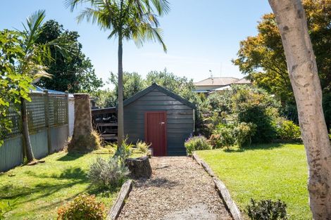 Photo of property in 35 Napier Terrace, Hospital Hill, Napier, 4110