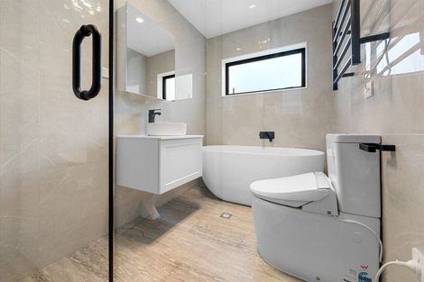 Photo of property in 41 Golf Road, New Lynn, Auckland, 0600