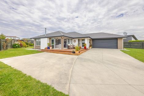 Photo of property in 11 Pohutukawa Drive, Eskdale, Napier, 4182