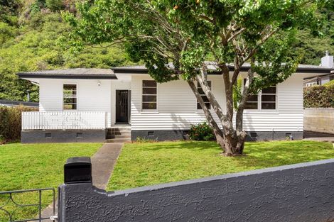 Photo of property in 51 Burns Road, Hospital Hill, Napier, 4110