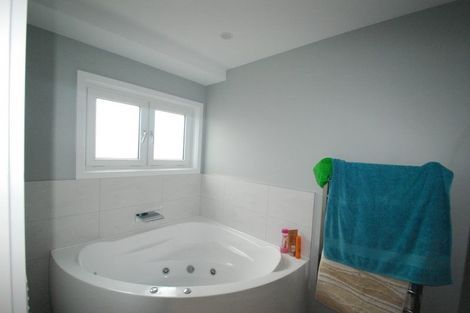 Photo of property in 16 Belize Grove, Grenada Village, Wellington, 6037