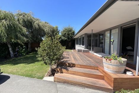 Photo of property in 15 Mirfield Place, Russley, Christchurch, 8042