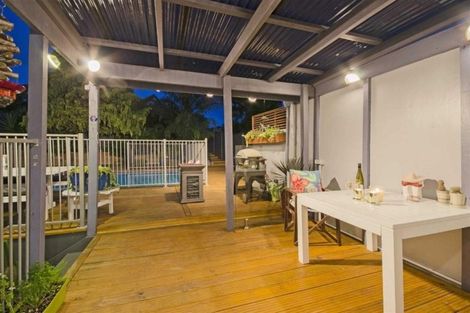 Photo of property in 9 Christensen Place, Forrest Hill, Auckland, 0620