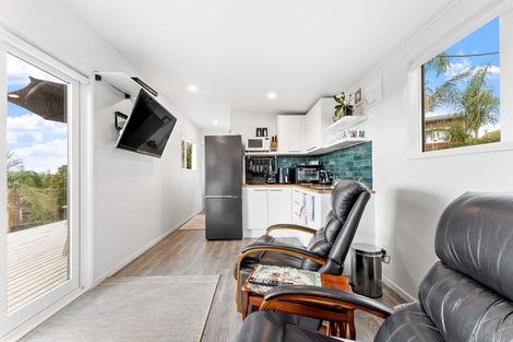 Photo of property in 44 Amorino Drive, Red Beach, 0932