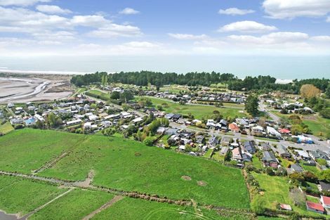 Photo of property in 75 Park Terrace, Waikuku Beach, 7473