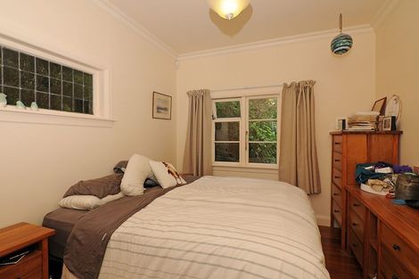 Photo of property in 33 Tio Tio Road, Miramar, Wellington, 6022