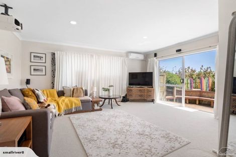 Photo of property in 22 John Brooke Crescent, East Tamaki Heights, Auckland, 2016